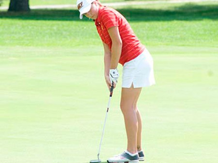 Women’s Golf: Sophomore Brooke Rodes Lines Up for the Shot at the the Second Annual Akron Zippy Invitational. Photo Courtesy of Ferris State Athletics Women’s Golf: Sophomore Brooke Rodes Lines Up for the Shot at the the Second Annual Akron Zippy Invitational. Photo Courtesy of Ferris State Athletics